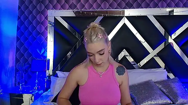 victoriaa lee  online show from February 12, 8:37 pm