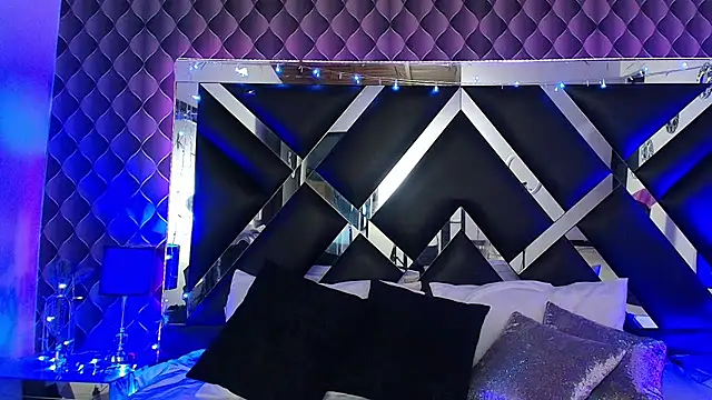 victoriaa lee  online show from March 18, 7:17 pm