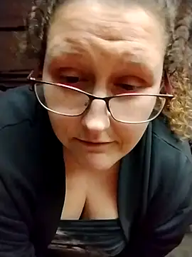 Snapshot of MissMagicMushroom chatting on December 19, 8:34 am MissMagicMushroom online show from December 19, 8:34 am