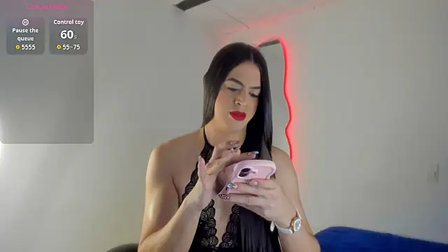 Snapshot of Naughtysofiaa chatting on October 22, 2:23 am Naughtysofiaa online show from October 22, 2:23 am