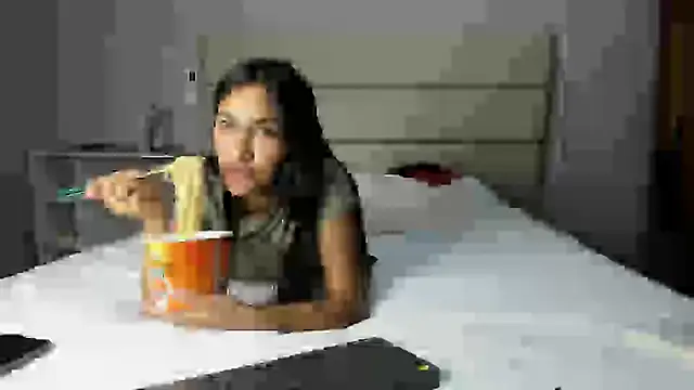 Aurora Vanir online show from December 6, 1:18 am