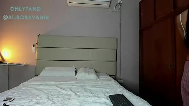 Aurora Vanir online show from December 7, 3:14 am