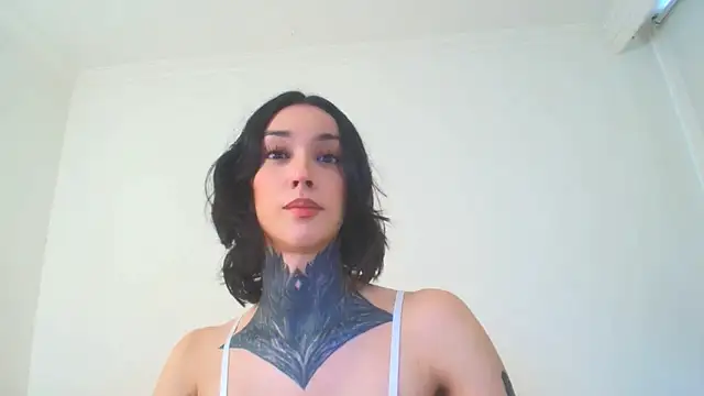 Snapshot of All_yours555 chatting on April 8, 9:26 pm All yours555 online show from April 8, 9:26 pm
