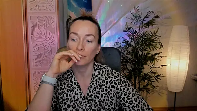 RebeccaMartinez online show from January 10, 11:23 am