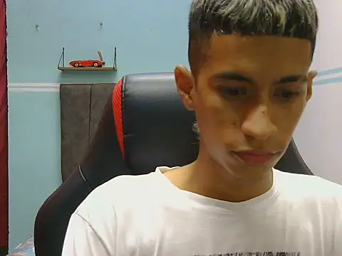 Angelstripboy online show from August 9, 4:45 pm