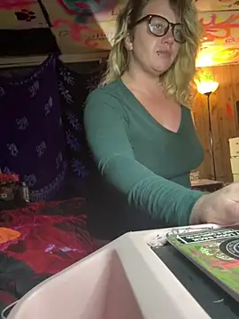 TrashleyRosebud online show from November 25, 8:58 am