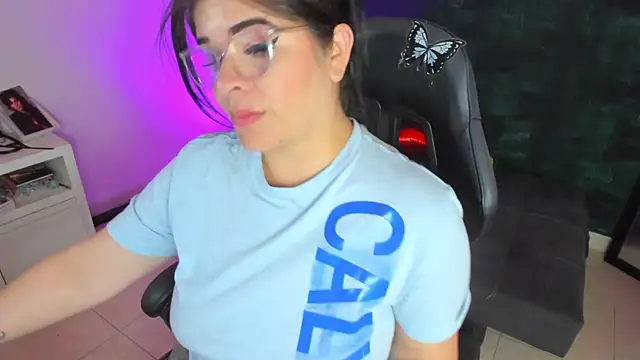 BellaFlaming online show from January 16, 4:39 pm