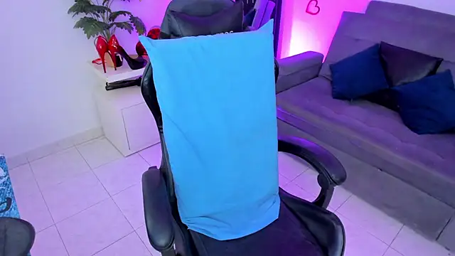 BellaFlaming online show from March 21, 1:45 pm