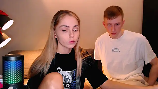 juliaanddima online show from October 25, 9:42 pm