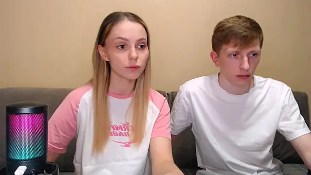 juliaanddima online show from February 22, 12:23 am