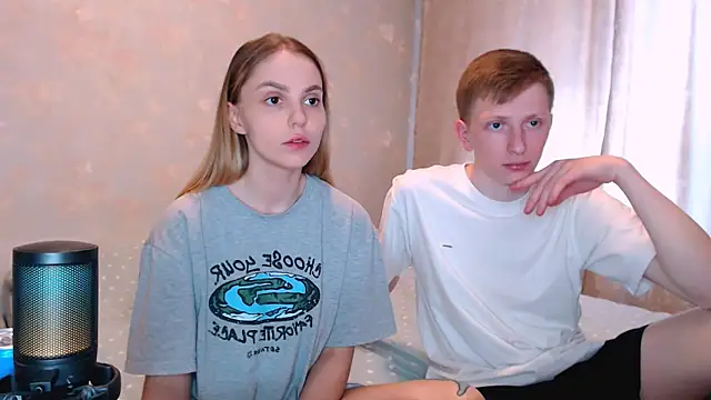 juliaanddima online show from May 20, 9:26 am