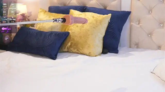 caroline adams  online show from March 28, 11:48 pm