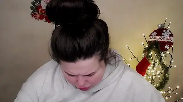 Emily Mo online show from December 17, 6:52 am