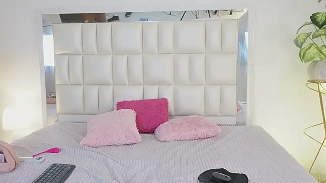 Anais aradia online show from March 4, 7:51 am