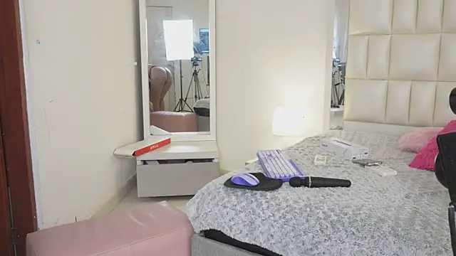 Anais aradia online show from March 18, 7:41 am