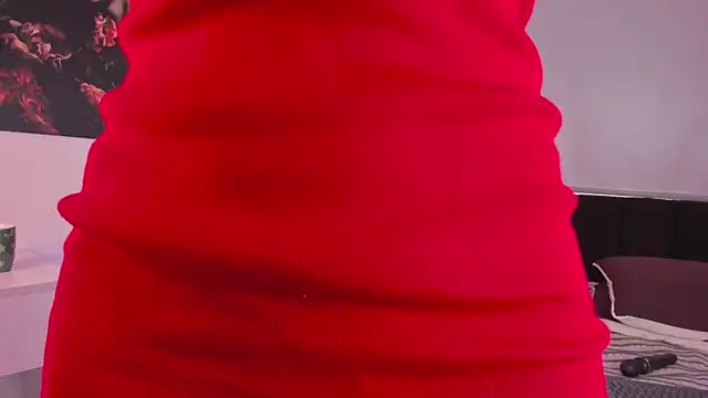 mia thompsonn  online show from December 18, 6:03 pm