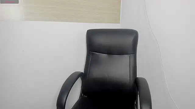 Snapshot of kiara_advani__ chatting on September 30, 2:11 pm kiara advani   online show from September 30, 2:11 pm