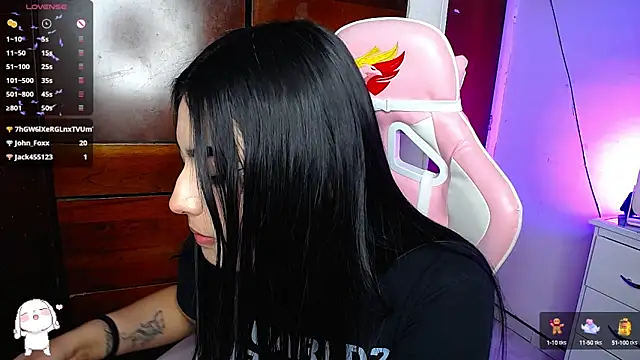 eva six online show from December 4, 11:35 pm