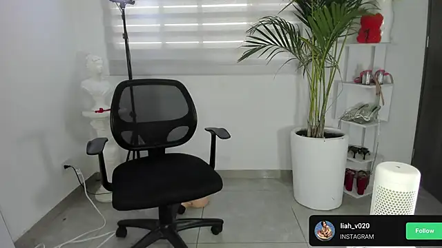 Snapshot of liah_v chatting on December 2, 9:28 pm liah v online show from December 2, 9:28 pm