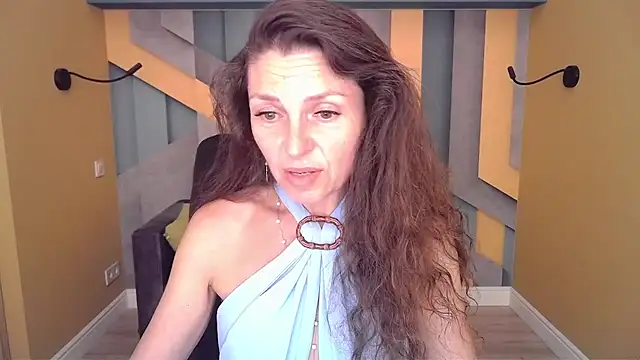 Snapshot of EllaLong chatting on June 27, 11:26 am EllaLong online show from June 27, 11:26 am