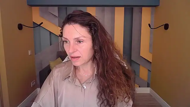 Snapshot of EllaLong chatting on July 15, 11:48 am EllaLong online show from July 15, 11:48 am