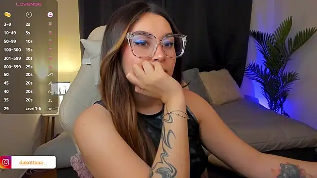 dakottaa  online show from November 23, 12:21 am