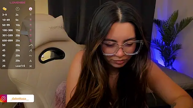 dakottaa  online show from January 17, 11:41 pm