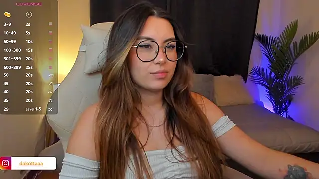 dakottaa  online show from February 3, 11:32 pm