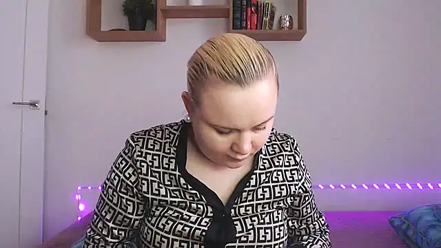 Snapshot of Karolina_love_ chatting on February 27, 7:41 am Karolina love online show from February 27, 7:41 am