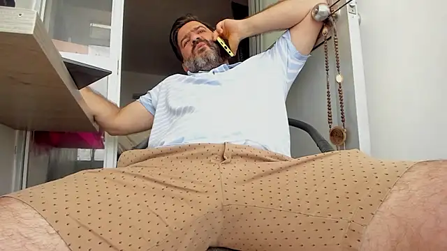 Maxi TheBigDaddy online show from March 21, 4:32 pm