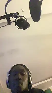 Snapshot of De_maskedcouple chatting on January 9, 12:46 am De maskedcouple online show from January 9, 12:46 am