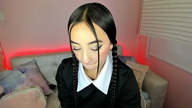 tinysara online show from April 13, 4:23 pm