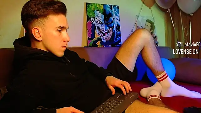 Snapshot of Midnighter_ chatting on December 7, 5:59 am Midnighter  online show from December 7, 5:59 am