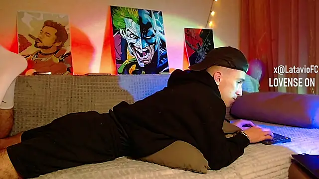 Snapshot of Midnighter_ chatting on January 29, 12:43 am Midnighter  online show from January 29, 12:43 am