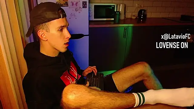 Snapshot of Midnighter_ chatting on September 28, 3:23 am Midnighter  online show from September 28, 3:23 am