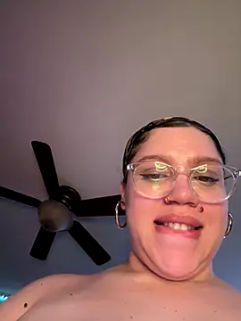 QueenNuttCollector online show from November 12, 3:18 am