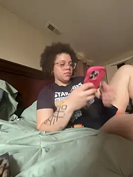 QueenNuttCollector online show from March 5, 4:47 pm