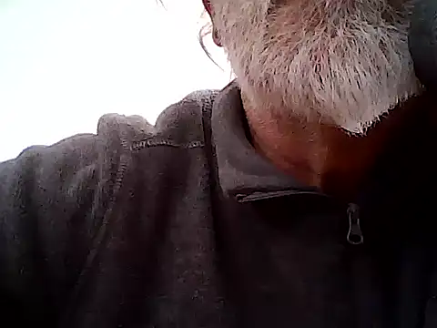 Snapshot of xcimeru chatting on March 27, 12:05 pm xcimeru online show from March 27, 12:05 pm