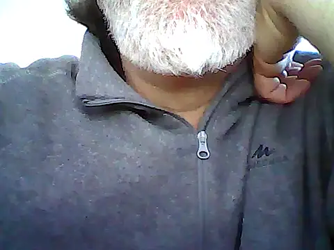 Snapshot of xcimeru chatting on April 4, 6:44 am xcimeru online show from April 4, 6:44 am