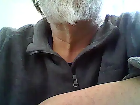 Snapshot of xcimeru chatting on April 12, 9:58 am xcimeru online show from April 12, 9:58 am