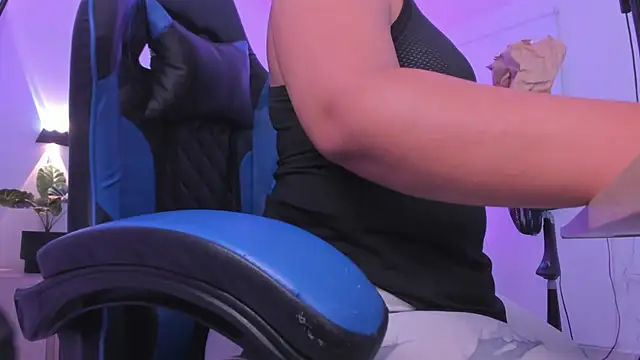 izaro22 online show from November 7, 1:11 pm