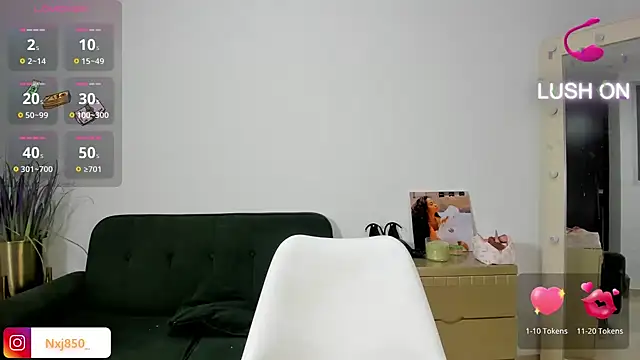 HOTBLACKANDWHITE2 online show from March 22, 8:04 pm