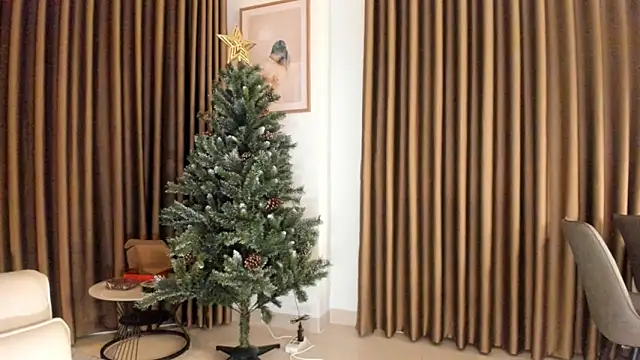 kawaii mia online show from December 15, 1:15 pm