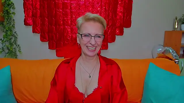 iamyourdream89 online show from February 14, 10:45 am