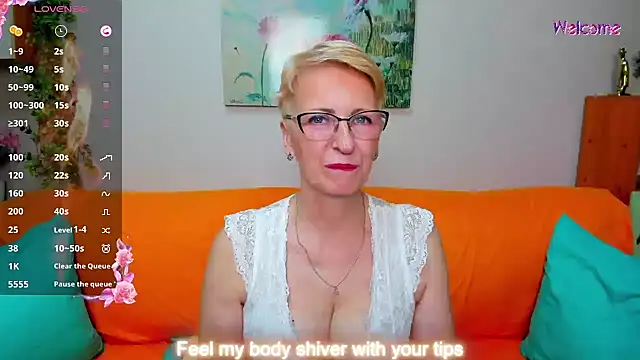 iamyourdream89 online show from July 12, 8:49 am