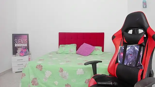 Snapshot of Sweet_Coral_ chatting on February 4, 8:42 am Sweet Coral online show from February 4, 8:42 am