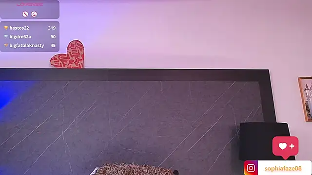 Snapshot of big_tits_in_your_face chatting on March 19, 10:53 pm big tits in your face online show from March 19, 10:53 pm