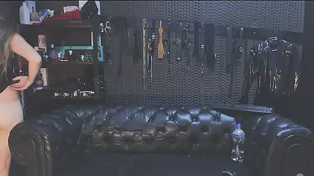 Snapshot of kimberly_swan chatting on March 1, 8:21 pm kimberly swan online show from March 1, 8:21 pm