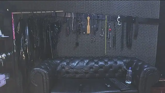 Snapshot of kimberly_swan chatting on March 11, 3:48 am kimberly swan online show from March 11, 3:48 am