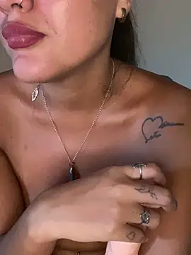 Snapshot of fenixgre chatting on December 22, 8:36 pm fenixgre online show from December 22, 8:36 pm